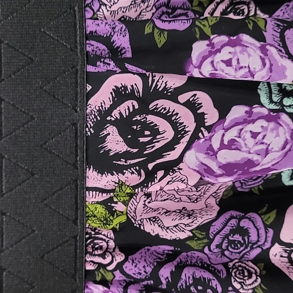 NWT LuLaRoe Lola Skirt size 2XL Floral Print on Black Background - Picture 2 of 6